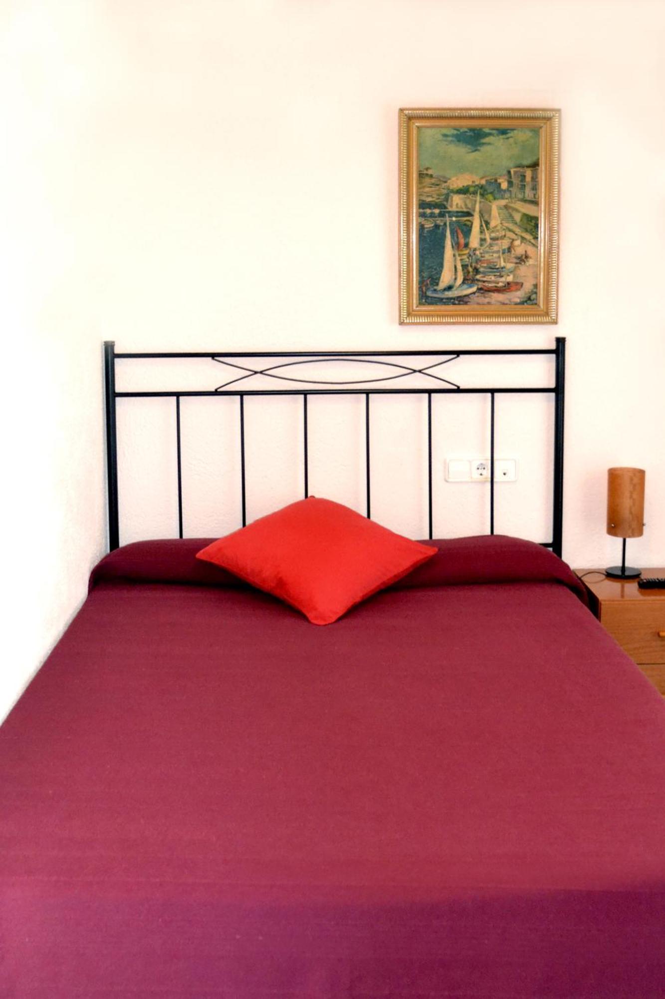 Single Room,413554038:JPEG